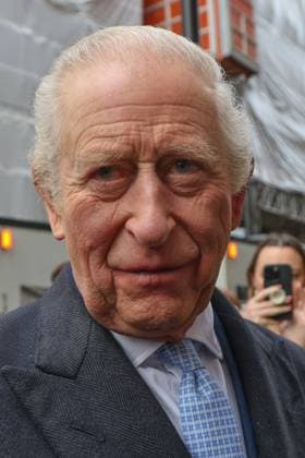 King Charles visits Fortnum & Mason in London, UK - 19 Nov 2025 King Charles III seen outside Fortnum & Mason after marking the second anniversary of the Coronation Food Project and holding talks with chief executives and senior leaders from Alliance Food Sourcing. London United Kingdom Copyright: xDinendraxHariax xSOPAxImagesx 1911_King_Charles_DH_011