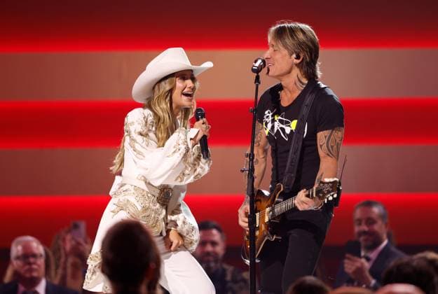 (L-R) Lainey Wilson and Keith Urban perform onstage during the 59th CMA Awards at the Bridgestone Arena in Nashville, Tennessee, on Wednesday, November 19, 2025.  NAS20251119282 JOHNxANGELILLO