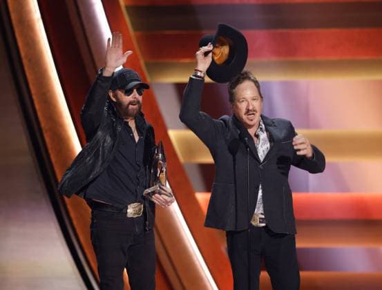 (L-R) Ronnie Dunn and Kix Brooks of Brooks & Dunn accept the award for Vocal Duo of the Year onstage during the 59th CMA Awards at the Bridgestone Arena in Nashville, Tennessee, on Wednesday, November 19, 2025.  NAS20251119292 JOHNxANGELILLO