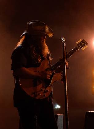 Chris Stapleton performs onstage during the 59th CMA Awards at the Bridgestone Arena in Nashville, Tennessee, on Wednesday, November 19, 2025.  NAS20251119296 JOHNxANGELILLO
