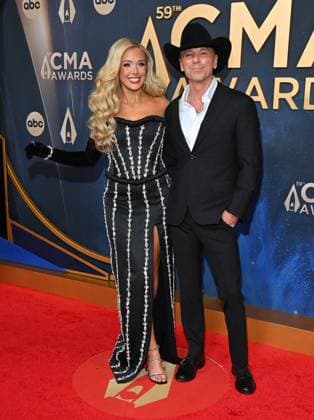 59th Annual CMA Awards - Arrivals Megan Moroney and Kenny Chesney arriving at the 59th Annual Country Music Association Awards held at the Bridgestone Arena on November 19, 2025 in Nashville, TN. Nashville Bridgestone Arena Tennessee USA Copyright: xOConnor-Arroyo AFF-USA.comx