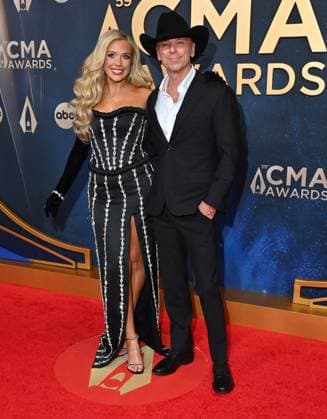 59th Annual CMA Awards - Arrivals Megan Moroney and Kenny Chesney arriving at the 59th Annual Country Music Association Awards held at the Bridgestone Arena on November 19, 2025 in Nashville, TN. Nashville Bridgestone Arena Tennessee USA Copyright: xOConnor-Arroyo AFF-USA.comx
