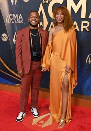 59th Annual CMA Awards - Arrivals Kamren Kennedy and Tiera Kennedy arriving at the 59th Annual Country Music Association Awards held at the Bridgestone Arena on November 19, 2025 in Nashville, TN. Nashville Bridgestone Arena Tennessee USA Copyright: xOConnor-Arroyo AFF-USA.comx