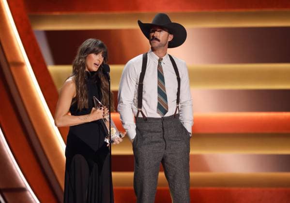 (L-R) Ella Langley and Riley Green accept the award for Song of the Year for you look like you love me onstage during the 59th CMA Awards at the Bridgestone Arena in Nashville, Tennessee, on Wednesday, November 19, 2025.  NAS20251119314 JOHNxANGELILLO