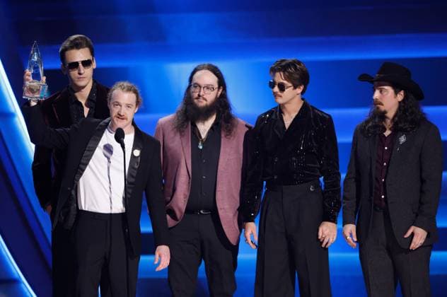 (L-R) Andrew Nix, Andrew Bishop, John Hall, Brandon Coleman and Sevans Henderson of The Red Clay Strays accept the award for Vocal Group of the Year onstage during the 59th CMA Awards at the Bridgestone Arena in Nashville, Tennessee, on Wednesday, November 19, 2025.  NAS20251119331 JOHNxANGELILLO