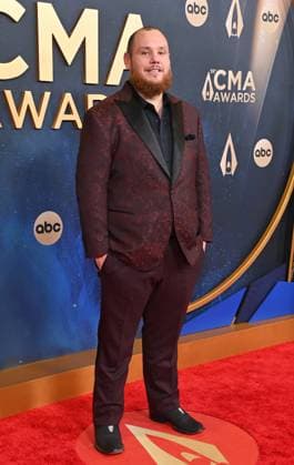 59th Annual CMA Awards - Arrivals Luke Combs arriving at the 59th Annual Country Music Association Awards held at the Bridgestone Arena on November 19, 2025 in Nashville, TN. Nashville Bridgestone Arena Tennessee USA Copyright: xOConnor-Arroyo AFF-USA.comx