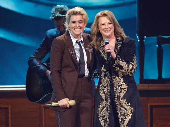 (L-R) Brandi Carlile and Patty Loveless perform onstage during the 59th CMA Awards at the Bridgestone Arena in Nashville, Tennessee, on Wednesday, November 19, 2025.  NAS20251119358 JOHNxANGELILLO