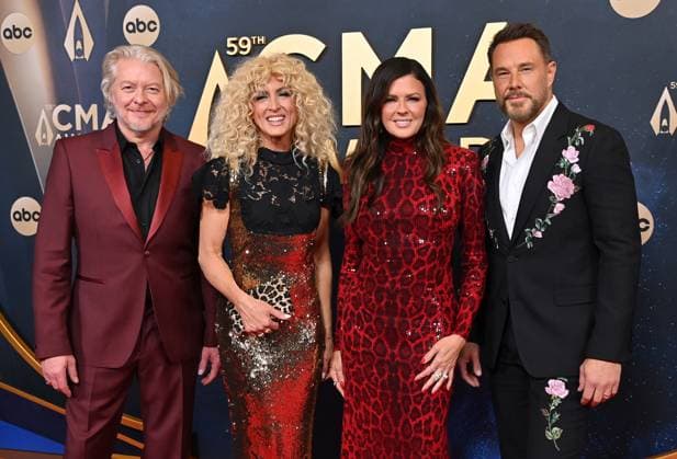 59th Annual CMA Awards - Arrivals Phillip Sweet, Kimberly Schlapman, Karen Fairchild and Jimi Westbrook of Little Big Town arriving at the 59th Annual Country Music Association Awards held at the Bridgestone Arena on November 19, 2025 in Nashville, TN. Nashville Bridgestone Arena Tennessee USA Copyright: xOConnor-Arroyo AFF-USA.comx