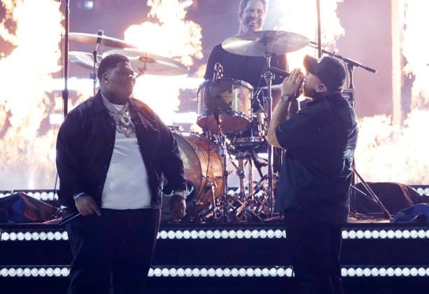 (L-R) BigXthaPlug and Luke Combs perform onstage during the 59th CMA Awards at the Bridgestone Arena in Nashville, Tennessee, on Wednesday, November 19, 2025.  NAS20251119367 JOHNxANGELILLO