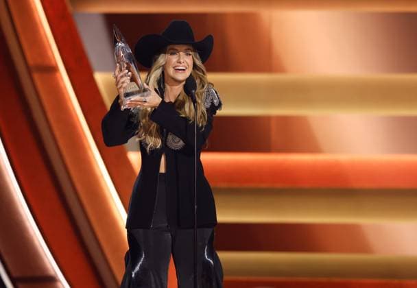 Lainey Wilson accepts the award for Female Vocalist of the Year onstage during the 59th CMA Awards at the Bridgestone Arena in Nashville, Tennessee, on Wednesday, November 19, 2025.  NAS20251119370 JOHNxANGELILLO