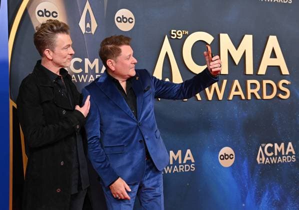 59th Annual CMA Awards - Arrivals Joe Don Rooney and Jay DeMarcus from Rascal Flatts arriving at the 59th Annual Country Music Association Awards held at the Bridgestone Arena on November 19, 2025 in Nashville, TN. Nashville Bridgestone Arena Tennessee USA Copyright: xOConnor-Arroyo AFF-USA.comx
