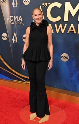59th Annual CMA Awards - Arrivals Leanne Morgan arriving at the 59th Annual Country Music Association Awards held at the Bridgestone Arena on November 19, 2025 in Nashville, TN. Nashville Bridgestone Arena Tennessee USA Copyright: xOConnor-Arroyo AFF-USA.comx