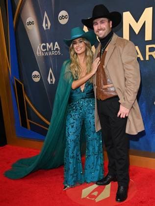 59th Annual CMA Awards - Arrivals Lainey Wilson and Devlin Duck Hodges arriving at the 59th Annual Country Music Association Awards held at the Bridgestone Arena on November 19, 2025 in Nashville, TN. Nashville Bridgestone Arena Tennessee USA Copyright: xOConnor-Arroyo AFF-USA.comx