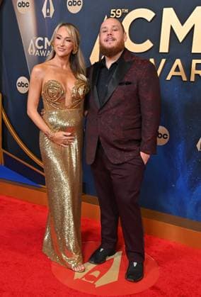 59th Annual CMA Awards - Arrivals Luke Combs and Nicole Hocking arriving at the 59th Annual Country Music Association Awards held at the Bridgestone Arena on November 19, 2025 in Nashville, TN. Nashville Bridgestone Arena Tennessee USA Copyright: xOConnor-Arroyo AFF-USA.comx