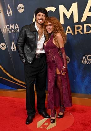 59th Annual CMA Awards - Arrivals Morgan Evans and Laci Kaye Booth arriving at the 59th Annual Country Music Association Awards held at the Bridgestone Arena on November 19, 2025 in Nashville, TN. Nashville Bridgestone Arena Tennessee USA Copyright: xOConnor-Arroyo AFF-USA.comx