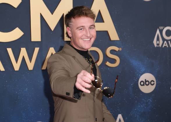 59th Annual CMA Awards - Arrivals Graham Barham arriving at the 59th Annual Country Music Association Awards held at the Bridgestone Arena on November 19, 2025 in Nashville, TN. Nashville Bridgestone Arena Tennessee USA Copyright: xCurtisxHilbunx xAFF-USA.COMx