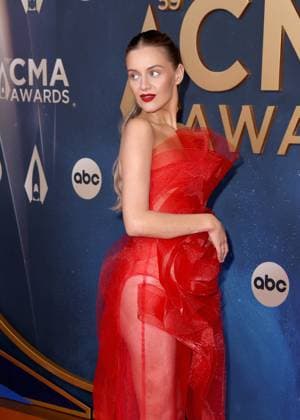 59th Annual CMA Awards - Arrivals Kelsea Ballerini arriving at the 59th Annual Country Music Association Awards held at the Bridgestone Arena on November 19, 2025 in Nashville, TN. Nashville Bridgestone Arena Tennessee USA Copyright: xCurtisxHilbunx xAFF-USA.COMx