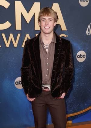 59th Annual CMA Awards - Arrivals Hudson Westbrook arriving at the 59th Annual Country Music Association Awards held at the Bridgestone Arena on November 19, 2025 in Nashville, TN. Nashville Bridgestone Arena Tennessee USA Copyright: xCurtisxHilbunx xAFF-USA.COMx