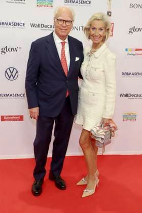 abb Ulrich Troeger, Kristina Troeger as guests on the red carpet at the Golden Image of a Woman 2025 award ceremony at the Theater im Hafen on 19 11 2025 in Hamburg Hamburg Germany