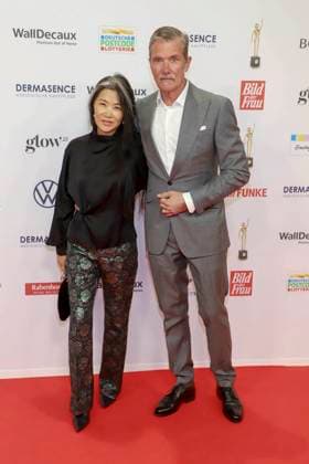 abb Hayah Juergens, John Juergens as guests on the red carpet at the award ceremony of the Golden Image of a Woman 2025 at the Theater im Hafen on 19 11 2025 in Hamburg Hamburg Germany