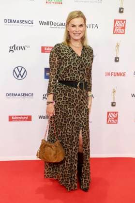 abb Andrea Luedke Actress on the red carpet at the award ceremony of the Golden Image of a Woman 2025 at the Theater im Hafen on 19 11 2025 in Hamburg Hamburg Germany