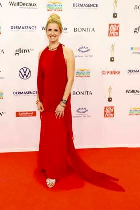 abb Jessica von Bredow Werndl dressage rider on the red carpet at the award ceremony of the Golden Image of a Woman 2025 at the Theater im Hafen on 19 11 2025 in Hamburg Hamburg Germany