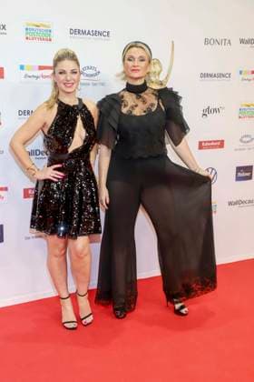 abb Christine Deck, Ella Deck as a guest on the red carpet at the award ceremony of the Golden Image of Women 2025 at the Theater im Hafen on 19 11 2025 in Hamburg Hamburg Germany