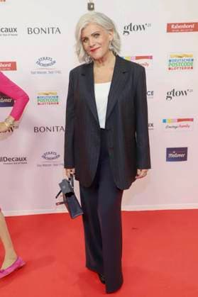 abb Birgit Schrowange presenter as a guest on the red carpet at the award ceremony of the Golden Image of Women 2025 at the Theater im Hafen on 19 11 2025 in Hamburg Hamburg Germany