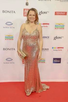 abb Nova Meierhenrich as a guest on the red carpet at the award ceremony of the Golden Image of a Woman 2025 at the Theater im Hafen on 19 11 2025 in Hamburg Hamburg Germany