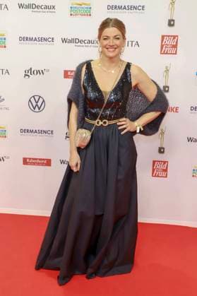 abb Nina Bott actress as a guest on the red carpet at the award ceremony of the Golden Image of a Woman 2025 at the Theater im Hafen on 19 11 2025 in Hamburg Hamburg Germany