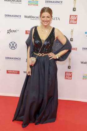 abb Nina Bott actress as a guest on the red carpet at the award ceremony of the Golden Image of a Woman 2025 at the Theater im Hafen on 19 11 2025 in Hamburg Hamburg Germany