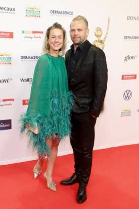 abb Rhea Harder Vennewald, Joerg Vennewald as guests on the red carpet at the award ceremony of the Golden Image of a Woman 2025 at the Theater im Hafen on 19 11 2025 in Hamburg Hamburg Germany