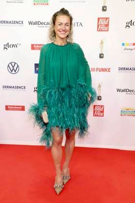 abb- Rhea Harder-Vennewald Schauspielerin gruenes Kleid zu Gast auf dem roten Teppich bei der verleihung der Goldenen Bild der Frau 2025 im Theater im Hafen am 19.11.2025 in Hamburg Hamburg Deutschland