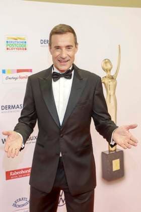 abb Kai Pflaume presenter as a guest on the red carpet at the award ceremony of the Golden Image of a Woman 2025 at the Theater im Hafen on 19 11 2025 in Hamburg Hamburg Germany