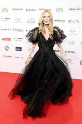 abb Mirja Du Mont actress as a guest on the red carpet at the award ceremony of the Golden Image of Women 2025 at the Theater im Hafen on 19 11 2025 in Hamburg Hamburg Germany