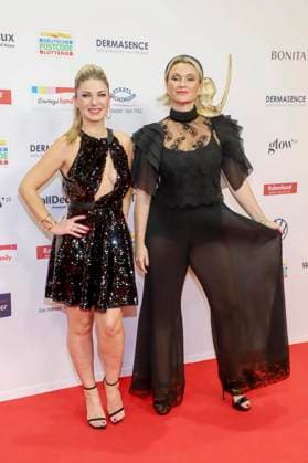 abb Christine Deck, Ella Deck as a guest on the red carpet at the award ceremony of the Golden Image of Women 2025 at the Theater im Hafen on 19 11 2025 in Hamburg Hamburg Germany