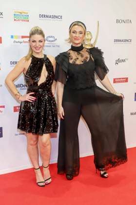 abb Christine Deck, Ella Deck as a guest on the red carpet at the award ceremony of the Golden Image of Women 2025 at the Theater im Hafen on 19 11 2025 in Hamburg Hamburg Germany