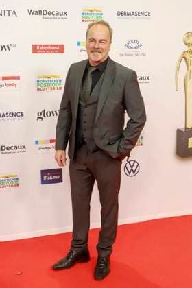 abb Till Demtroeder actor as guest on the red carpet at the award ceremony of the Golden Image of a Woman 2025 at the Theater im Hafen on 19 11 2025 in Hamburg Hamburg Germany