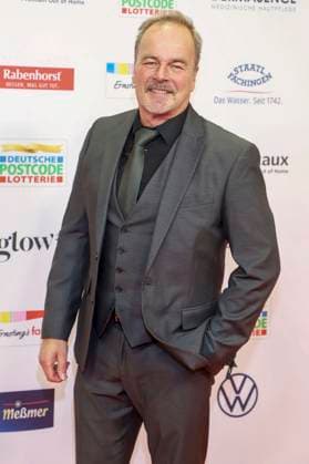 abb Till Demtroeder actor as guest on the red carpet at the award ceremony of the Golden Image of a Woman 2025 at the Theater im Hafen on 19 11 2025 in Hamburg Hamburg Germany