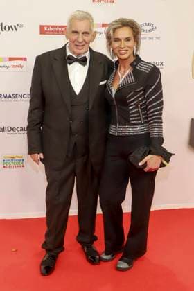 abb Heinz Hoenig with wife Annika Kaersten Hoenig married couple actors as guests on the red carpet at the award ceremony of the Golden Image of a Woman 2025 at the Theater im Hafen on 19 11 2025 in Hamburg Hamburg Germany