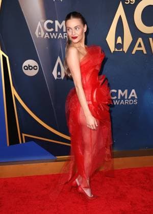 59th Annual CMA Awards - Arrivals Kelsea Ballerini arriving at the 59th Annual Country Music Association Awards held at the Bridgestone Arena on November 19, 2025 in Nashville, TN. Nashville Bridgestone Arena Tennessee USA Copyright: xCurtisxHilbunx xAFF-USA.COMx