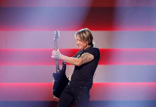 Keith Urban performs at the 59th CMA Awards at the Bridgestone Arena in Nashville, Tennessee, on Wednesday, November 19, 2025.  NAS202511192001 JOHNxANGELILLO