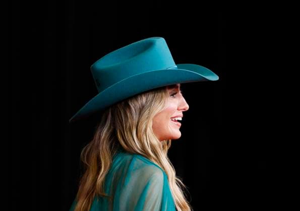 Lainey Wilson arrives on the red carpet at the 59th CMA Awards in Nashville, Tennessee, on Wednesday, November 19, 2025.  NAS202511192002 JOHNxANGELILLO