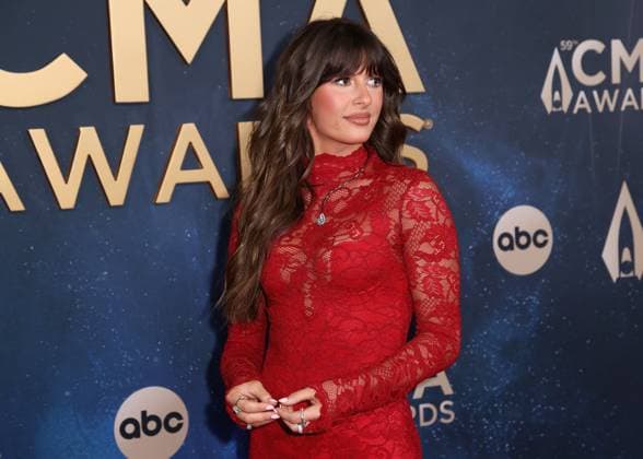 59th Annual CMA Awards - Arrivals Ella Langley arriving at the 59th Annual Country Music Association Awards held at the Bridgestone Arena on November 19, 2025 in Nashville, TN. Nashville Bridgestone Arena Tennessee USA Copyright: xCurtisxHilbunx xAFF-USA.COMx