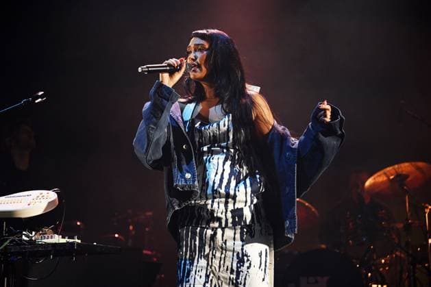 Joy Crookes performing at Brixton Academy LONDON, ENGLAND - NOVEMBER 19: Joy Crookes performing at Brixton Academy on November 19, 2025 in London, England. CAP MAR MAR Great Britain Copyright: xMartinxHarris CapitalxPicturesx