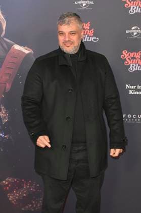 Imad Mardnli at the European premiere of the movie Song Sung Blue at Zoo Palast Berlin, 19 11 2025 Foto:xM.xBehrensx xFuturexImagex blue_5106