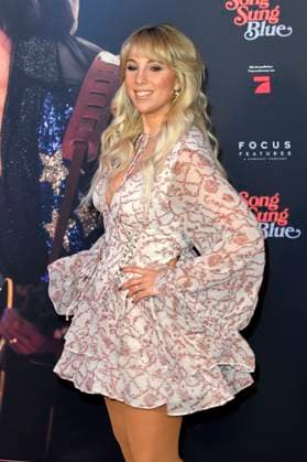 Annemarie Eilfeld at the European premiere of the movie Song Sung Blue at Zoo Palast Berlin, 19 11 2025 Foto:xM.xBehrensx xFuturexImagex blue_5109