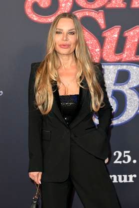 Xenia Seeberg at the European premiere of the movie Song Sung Blue at Zoo Palast Berlin, 19 11 2025 Foto:xM.xBehrensx xFuturexImagex blue_5119