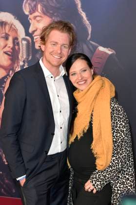 Johannes Heinrichs and Nadja Jo Klapper at the European premiere of the movie Song Sung Blue at Zoo Palast Berlin, 19 11 2025 Foto:xM.xBehrensx xFuturexImagex blue_5129