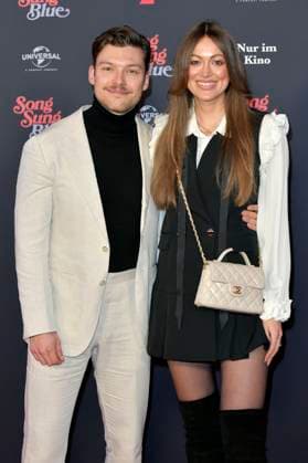 Lion Wasczyk and Lisa Rosa Bräutigam at the European premiere of the movie Song Sung Blue at Zoo Palast Berlin, 19 11 2025 Foto:xM.xBehrensx xFuturexImagex blue_5135